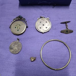 Lote de Piezas de Oro y Enchapados: Dijes, Gemelos y Aro - imagen 3