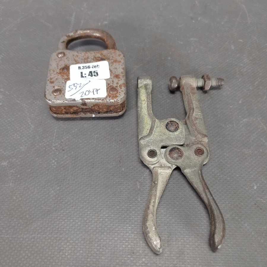 Lote siguiente: Antigüedades: Pinza Pela Cables y Candado Sin Llave