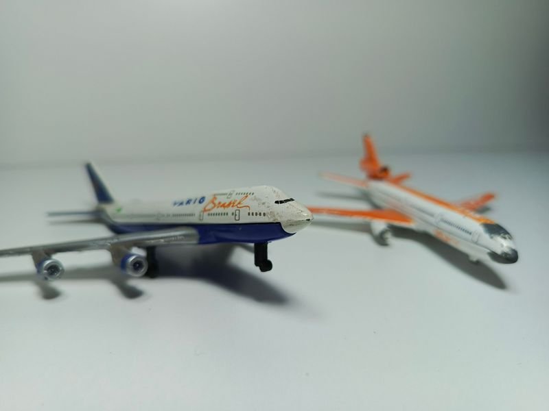 Juguetes a escala metálicos de aviones Varig Brasil y Skylink - imagen 4
