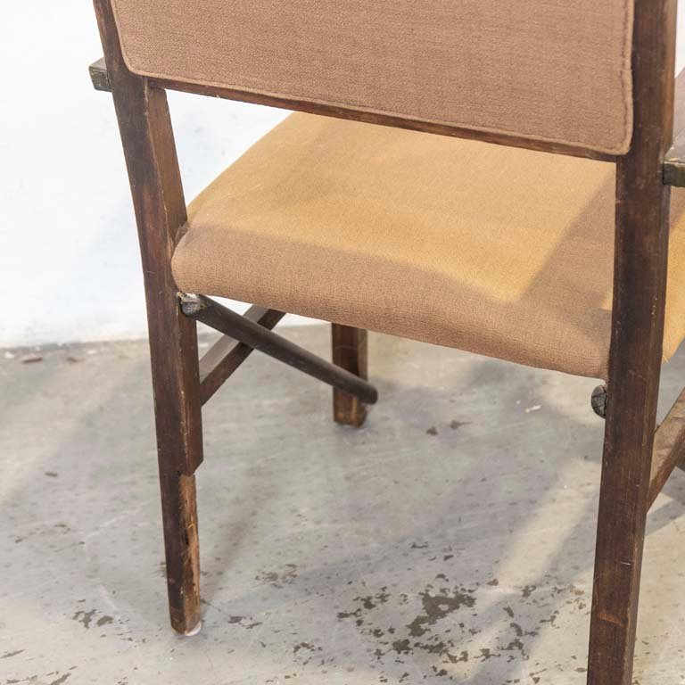 Sillones de madera con respaldos y asientos tapizados en tela - imagen 3
