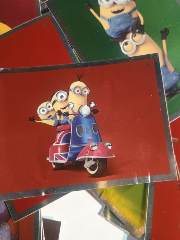 Lote de 40 figuritas posteadas de los Minions - imagen 4