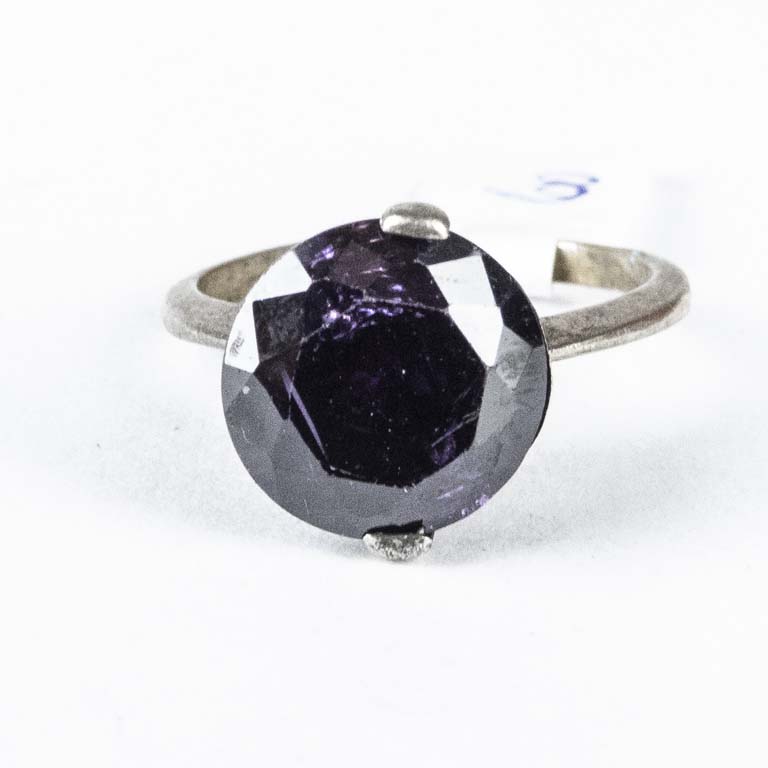 Lote siguiente: Anillo de plata con fantasia, suelto - Peso: 4,3gr - Medidas: 18mm