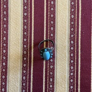 Lote Surtido de Collares, Aretes, Broches y Anillos con Caja - imagen 17