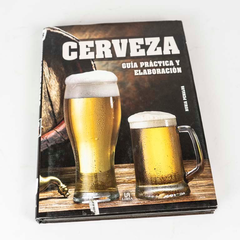 Guía práctica de cerveza y elaboración con sobrecubierta