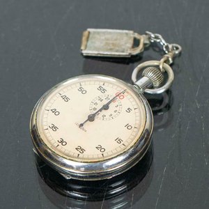 Lote siguiente: Cronómetro Mecánico Soviético Lemania Vintage - 5 cm