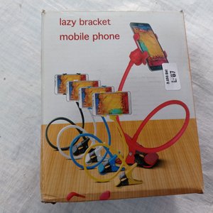 Seis piezas: soportes para celular, afeitadora, sintonizador digital, spray para aceite y dos bolsos. - imagen 7