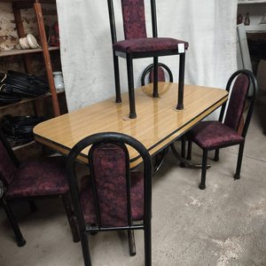 Lote siguiente: Juego de Comedor con 6 Sillas Estilo Clásico