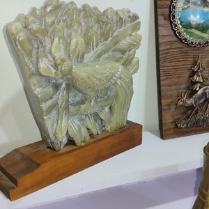 Lote de 7 piezas: Tetera de porcelana, jarra de bronce, cuadro de ciervos y más - imagen 3