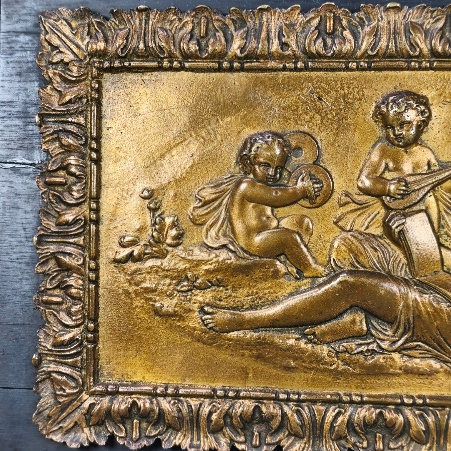 Placa de bronce en altorrelieve con escena mitológica - imagen 4