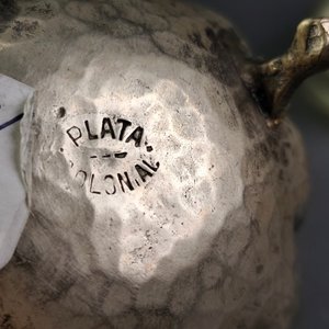 Azucarero de Plata Colonial Repujado con Asas y Tapa - imagen 6
