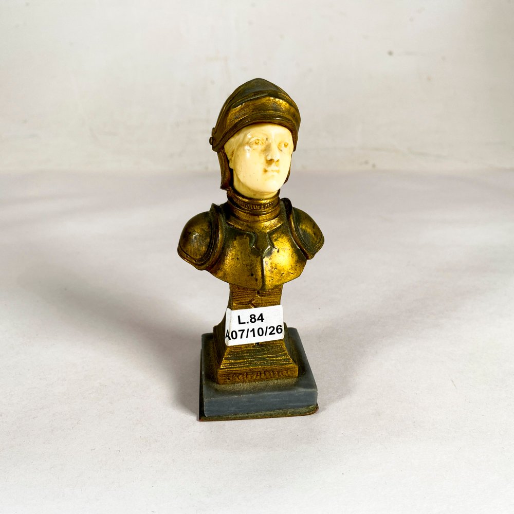 Busto en Bronce y Marfil de Guerrero con Armadura