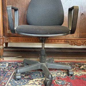 Lote anterior: Silla de Oficina Ergonómica Vintage Negra con Ruedas