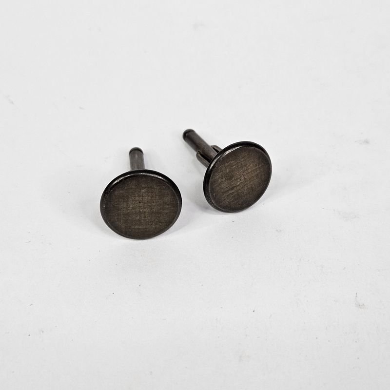 Gemelos de plata sellados con diseño clásico