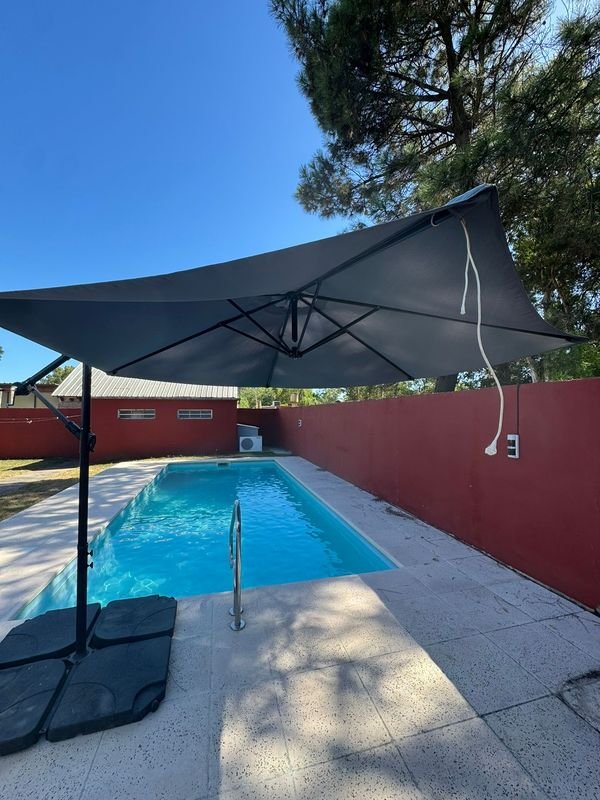 Gran Sombrilla Moderna para Piscina - imagen 3