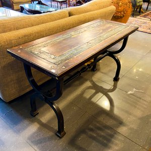 Mesa de Centro Rústica con Detalles en Madera y Piedra - imagen 2