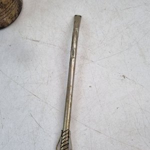 L 055 - Varias Unidades - Surtido de piezas de cubertería y accesorios de mesa, que incluye cucharas, tenedores, bombilla de mate, pinza y destapador de - imagen 3