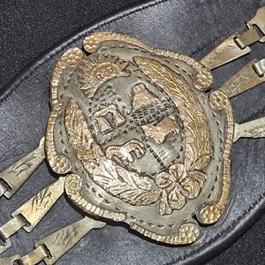 Cinto de cuero antiguo con apliques de plata y oro - imagen 3