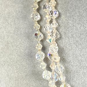 Collar de Cristal de Roca Tres Vueltas con Brillo Iridescente - imagen 4