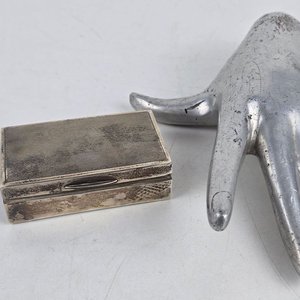 Lote siguiente: Antigua Caja Inglesa de Plata 925 con Grabados y Interior Forrado