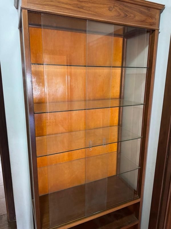 Vitrina con estantes y puertas en vidrio en excelente calidad - imagen 3