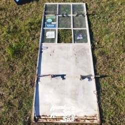 Puerta de Chapa con Marco y Pasadores para Candados