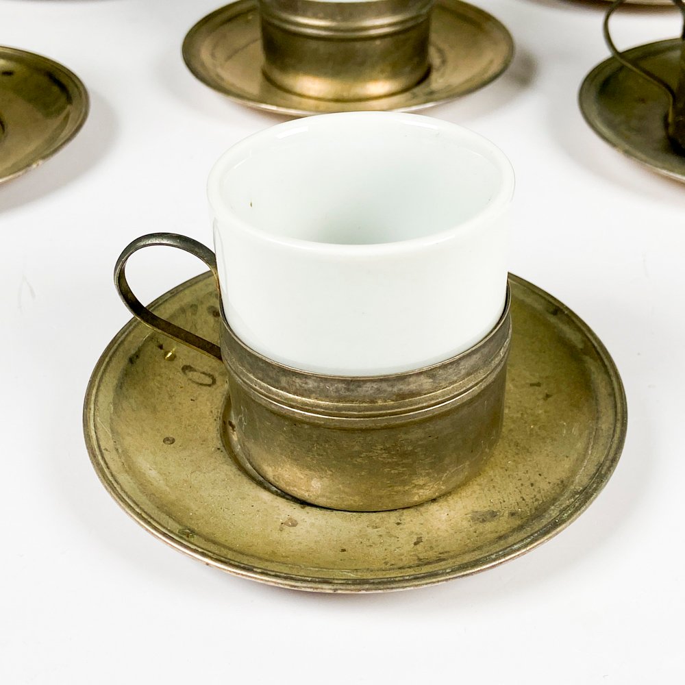 Pocillos y platillos de café en loza y metal - imagen 2
