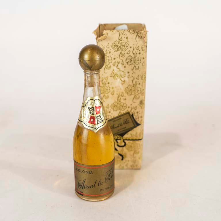 Lote siguiente: Bolsa de perfume vintage con faltante