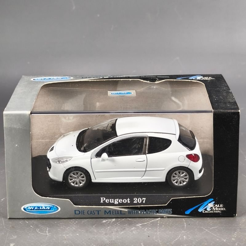 Lote anterior: Peugeot 207 en escala 1/43, modelo de metal con detalles precisos
