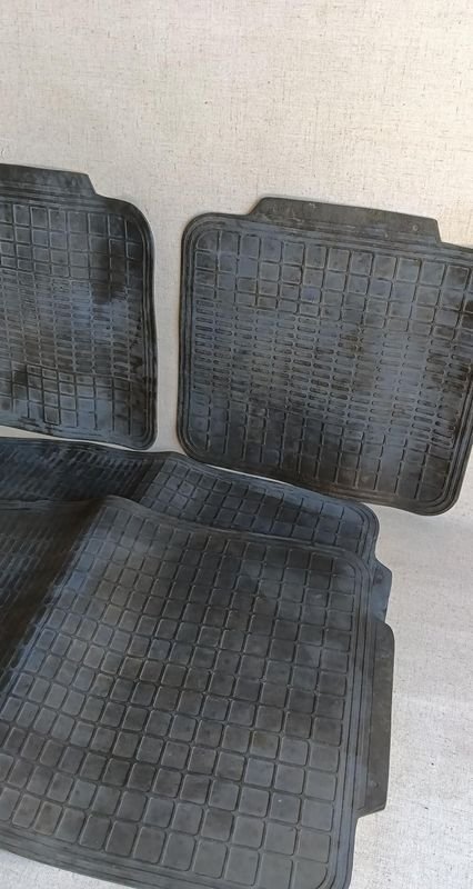 Juego de Alfombras de Goma para Fiat Strada (4 Piezas) - imagen 1