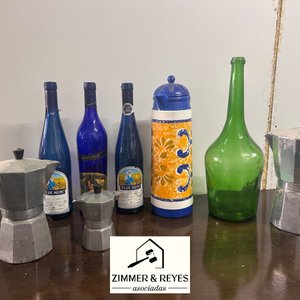 Lote de Cafeteras Italianas, Botellas de Vidrio y Damajuana Decorada - imagen 3