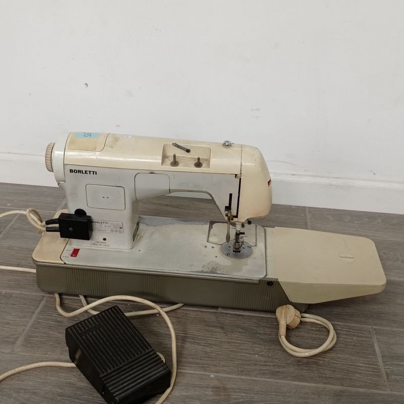 Maquina de coser Borletti en buen estado - imagen 4