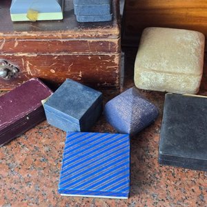 Lote de Cajitas y Joyeros Antiguos de Madera y Terciopelo - imagen 3