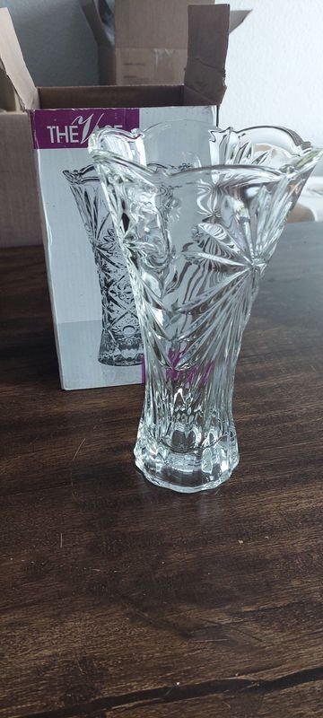 Vaso de cristal con diseño ornamentado - imagen 2