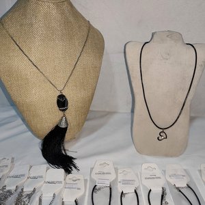 Lote de 50 Piezas de Joyería Surtida en Acero Quirúrgico: Collares y Anillos - imagen 3