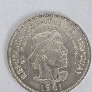 3 Monedas de Plata Uruguayas "Héroe Nacional Gaucho" - 1961 - imagen 2