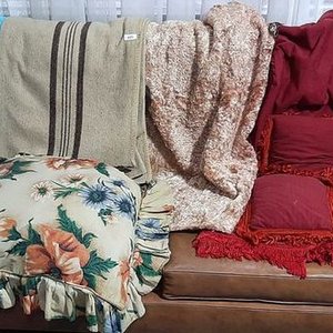Lote anterior: Ropa de Cama: Colchas y Frazadas Variadas