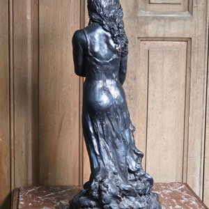 Escultura de Dama de Martha Escondeus Firmada, 47 cm - imagen 4