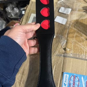 Lote anterior: Látigo de Cuero Negro con Corazones Rojos