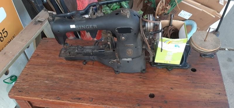 Lote siguiente: Máquina de coser industrial Singer de 1914 en buen estado