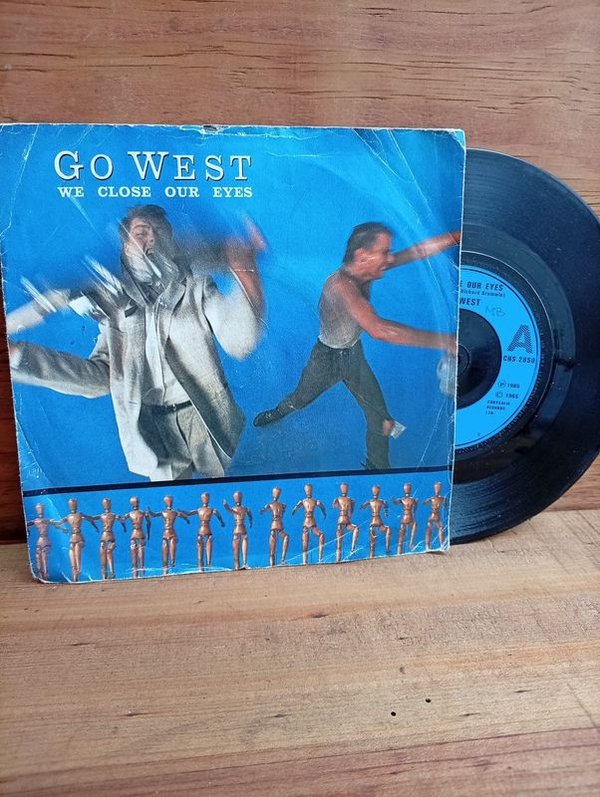 Vinilo Simple Go West "We Close Our Eyes" 1985 Made in England