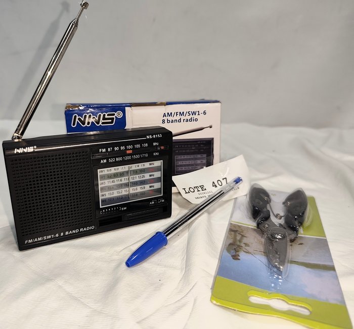 Radio Portátil AM/FM NNS y Pinza para Pesca en Blíster