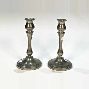 Lote siguiente: Par de Candeleros de Peltre "Culfonia" Estilo Vintage