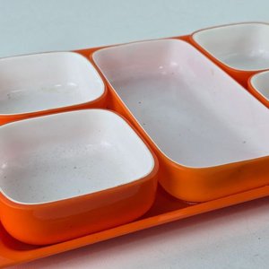 Bandeja Retro para Copetín con Compartimentos en Acrílico Naranja - imagen 3