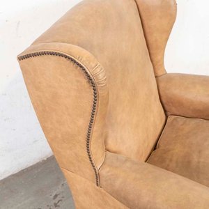 Sillón Bergere Tapizado en Cuerina Beige con Detalles - imagen 3