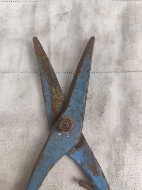Tijeras antiguas de cortar chapa en mal estado - imagen 2