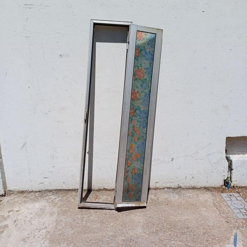 Puerta de aluminio con vidrio removible - imagen 4