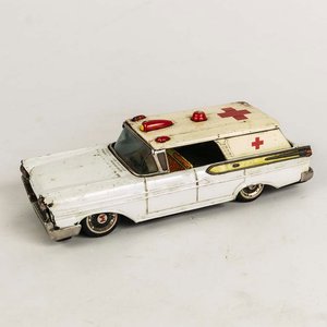 Lote anterior: Ambulancia de chapa litografiada marca Bandai made in Japan - Medidas: 22cm