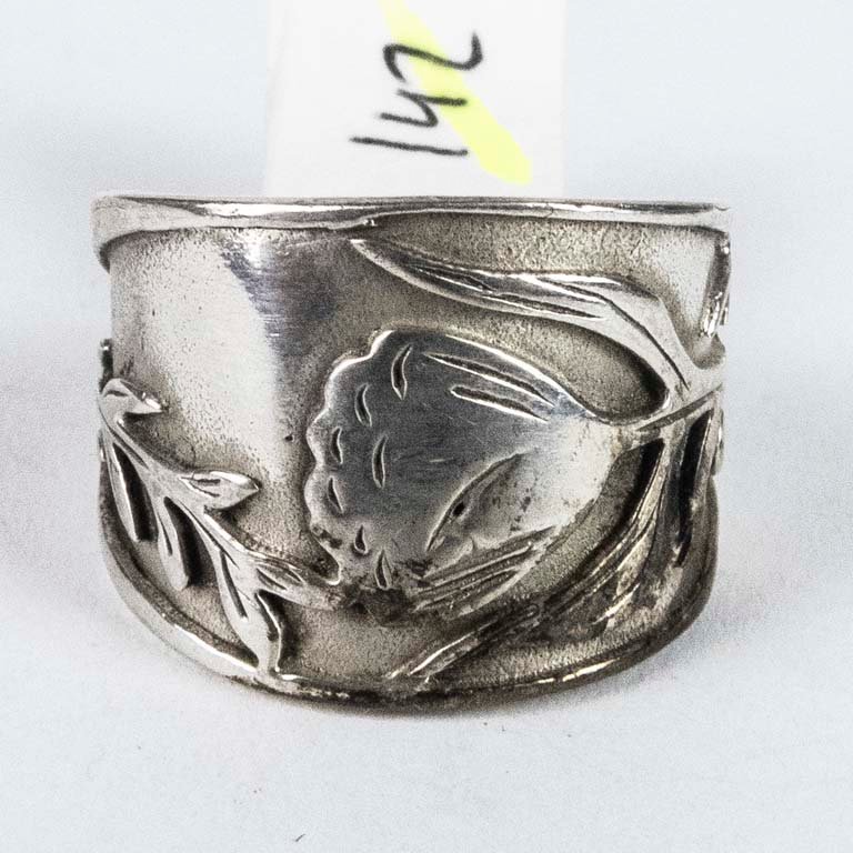 Anillo de Plata con Diseño Floral