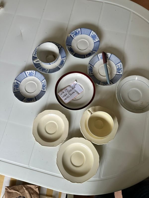Colección de platos, vasos y accesorios para la mesa - imagen 2