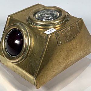 Lote anterior: Aplique de Bronce para Barco con Vidrios de Colores y Chapa Club Francés